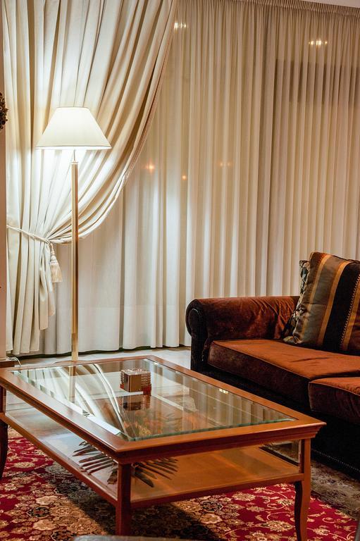Fthia Hotel Ламия Экстерьер фото