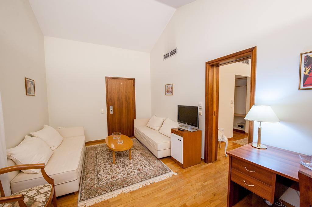 Fthia Hotel Ламия Экстерьер фото